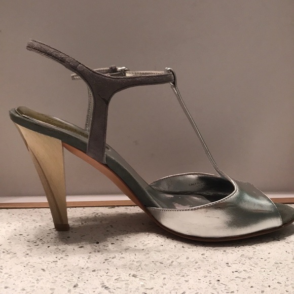 Kenneth Cole Silver t-strap high heels - Picture 5 of 8